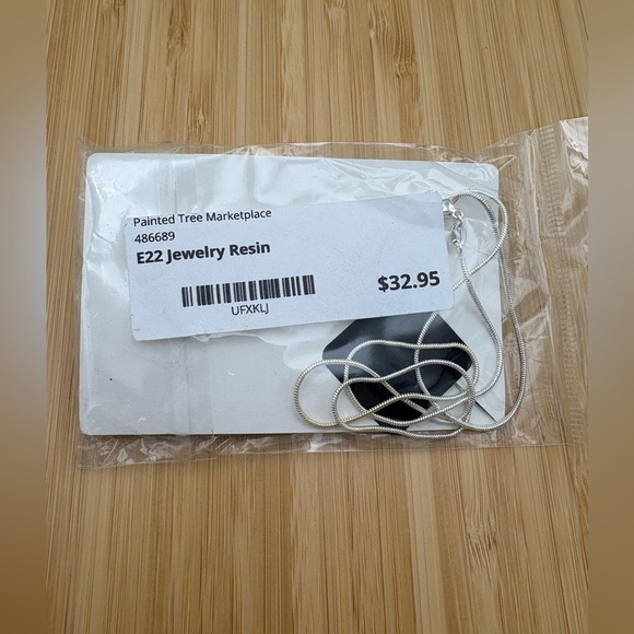 NWT Silver and Blue Pendant Necklace - Picture 2 of 4